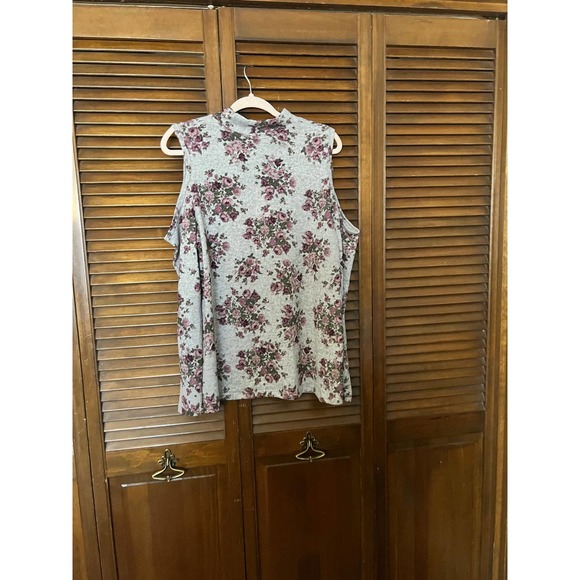 NO COMMENT PLUS (Size 2X) Floral Print Cold Shoulder Top - Picture 13 of 13